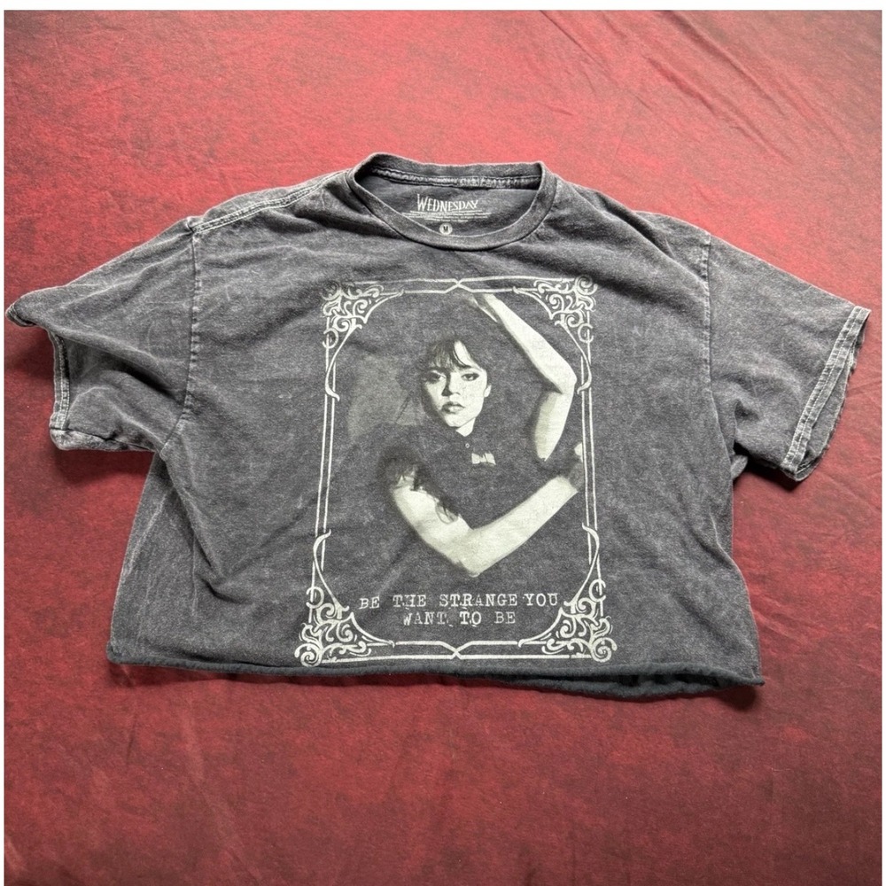 Wednesday Addams Graphic Crop Top T-Shirt "Be The Strange You Want To Be" Size M